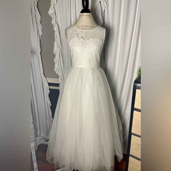 JJ’s House Ivory Sleeveless Wedding Dress With Lace And Tulle Size 14 NWT - Picture 3 of 10